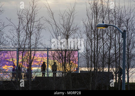 Usa, Washington, Seattle, SAM Olympischen Sculture Park, das Eattle Cloud Cover' ist die Art der Arbeit von Teresita Fernandez. Stockfoto