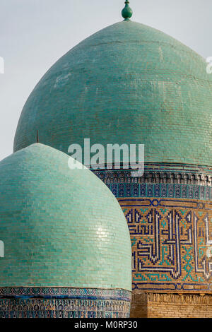Bunte Kuppeln der Schah-i-Zinda Mausoleum Complex, Samarkand, Usbekistan Stockfoto
