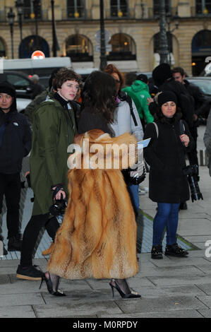 23. Januar, 2018 - Paris Eleonora Carisi posieren für die Fotografen bei der Paris Fashion Week 2018. Stockfoto