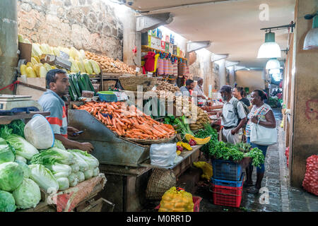 Stand mit Gemüse auf dem Zentralmarkt in Port Louis, Mauritius, Afrika | Gemüse auf dem zentralen Markt in Port Louis, Mauritius, Afrika Stockfoto