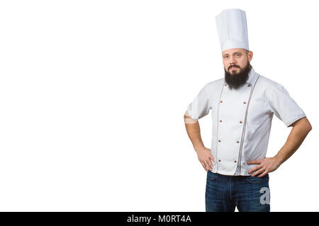 Portrait von Stattlichen ernste bärtigen Mann Koch in Uniform, Hände in der Taille auf weißem Hintergrund, kopieren Sie Platz an der Seite. Stockfoto