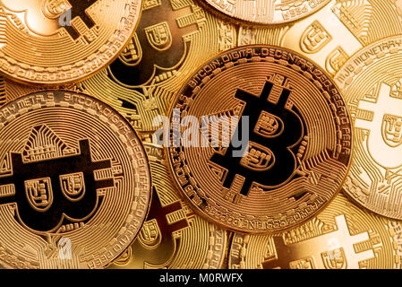 Crypto Währung bitcoin golden Darstellung Stockfoto