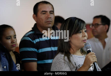 Casa Abierta Casas de la Cultura 40 bezeichnet ein Kulturzentrum in einer spanischsprachigen Region, in dem Open-House-Veranstaltungen und kulturelle Aktivitäten zur Förderung des lokalen Erbes und des Engagements der Gemeinschaft stattfinden. Stockfoto