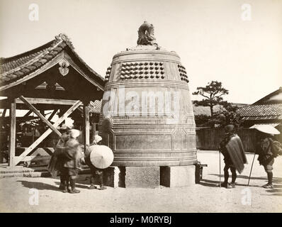 C. 1880 Japan - riesige bronzene Glocke Stockfoto