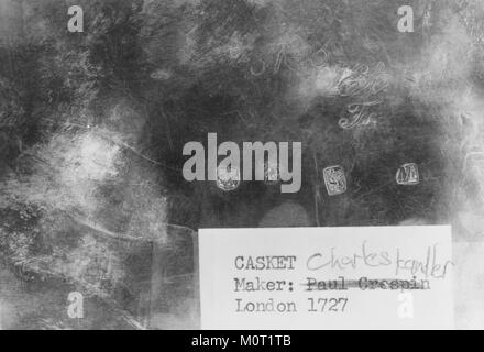Diese Schatulle aus dem Jahr 1936 ist Teil der Sammlung des Metropolitan Museum of Art Die Schatulle ist bekannt für ihr kompliziertes Design und ihre Handwerkskunst, die Kunst aus dem frühen 20. Jahrhundert repräsentiert. Seine detaillierte Kunstfertigkeit macht es zu einem wichtigen historischen Objekt. Stockfoto