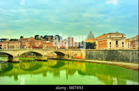 Blick auf Rom, Italien, über den Tiber Stockfoto