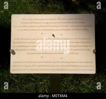 Der katholisch-lutherische Olivenbaum in San Paolo fuori le Mura symbolisiert die ökumenische Zusammenarbeit zwischen katholischen und lutherischen Gemeinschaften mit kultureller und religiöser Bedeutung. Stockfoto