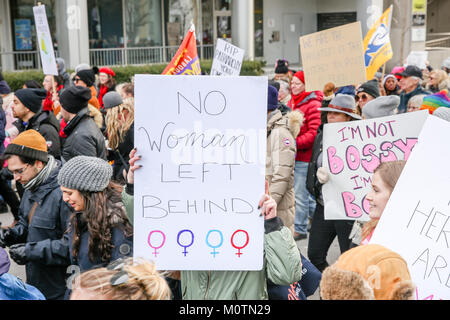 TORONTO, KANADA - demonstranten AUF DER FRAUEN MÄRZ AUF TORONTO: DEFINIEREN UNSERE ZUKUNFT. Stockfoto