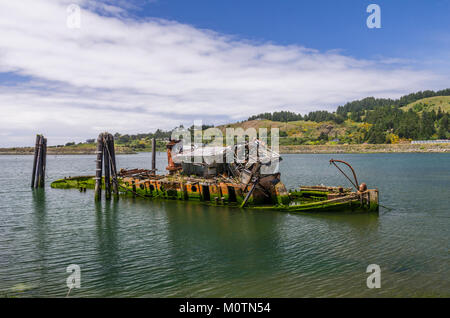 Die Mary D. Hume war an der Mündung des Rogue River nach einer langen Karriere in der Versand- und Walfang trades versenkt. Gold Beach, Oregon Stockfoto