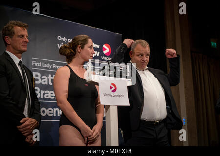 Norwegen, Bergen - Juni 08., 2017. Der Ungarische boxer Nikolett Papp gesehen an den am Tag vor dem Kampf in der Schlacht von Bergen in Bergen wiegen. (Foto: Gonzales Foto - Jarle H. Moe). Stockfoto