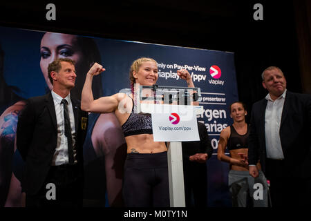 Norwegen, Bergen - Juni 08., 2017. Die isländischen Boxer Valgerdur Gudsteinsdottir gesehen an den am Tag vor dem Kampf in der Schlacht von Bergen in Bergen wiegen. (Foto: Gonzales Foto - Jarle H. Moe). Stockfoto