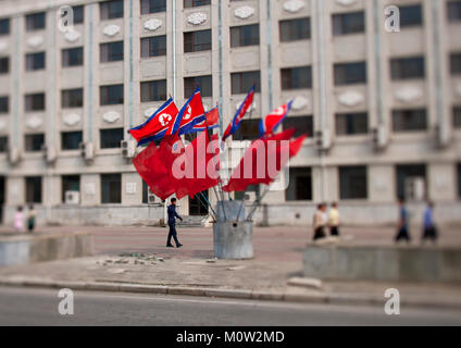 Der nordkoreanische Flaggen vor einem Gebäude, Pyongan Provinz, Pyongyang, Nordkorea Stockfoto