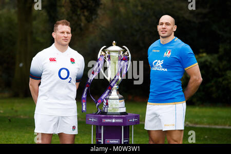 England's Captain Dylan Hartley (links) und Italiens Kapitän Sergio Parisse während der Natwest 6 Nationen starten im Syon Park Hilton, London. Stockfoto