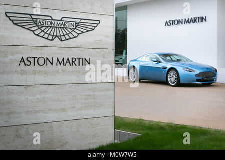 Aston Martin Showroom, Newport Pagnell, Buckinghamshire, Großbritannien Stockfoto