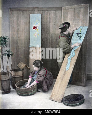 C. 1880 Japan - junge Frauen, Waschmaschine Stockfoto