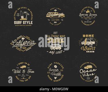 Vintage Surfen Grafiken und Embleme für Web Design oder Drucken. Surfer logo Vorlagen. Surf Abzeichen. Sommer Spaß Typografie insignia Sammlung. Vektor hipster party Patches, isoliert auf dunklen Stock Vektor