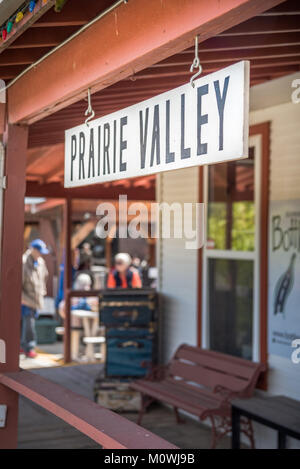 Summerland, British Columbia/Kanada - die Prärie Talstation Plattform, wo Passagiere auf dem Kettle Valley Steam Railway begeben Stockfoto