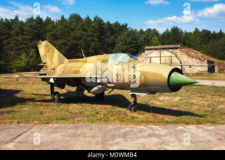 FINOWFURT, Deutschland - 22. AUGUST 2015: mig 17, einer alten russischen airplaine auf einem alten Flugplatz. Luftfahrtmuseum Finowfurt (Luftfahrtmuseum Finowfurt) in B Stockfoto