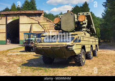 FINOWFURT, Deutschland - 22. AUGUST 2015: 9 K33 Osa, taktische Surface-to-Air Missile System, das auch Romb bekannt. Luftfahrtmuseum Finowfurt (Luftfahrtmuseu Stockfoto