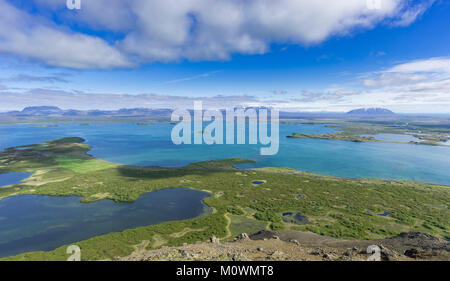 Blick von Vindbelgjarfjall zu See Myvatn, Island, Island Stockfoto