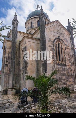 Serbisch-orthodoxe Kirche des Erzengels Michael auf Belavista Quadrat auf die Altstadt in Herceg Novi Stadt an der Adria Küste in Montenegro Stockfoto