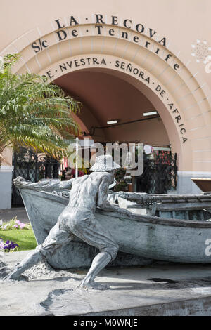 Fischer - Los Chicharreros vor der Mercado de Nuestra Señora de Africa. Santa Cruz, Teneriffa, Kanarische Inseln, Spanien Stockfoto