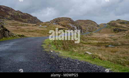 Sleive Liga sind die höchsten Klippen in Irland. Das Windswept Straße, die zu den Klippen ist eine spektakuläre entfernt. Stockfoto