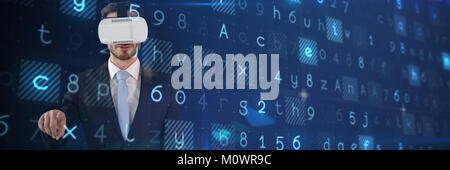 Das zusammengesetzte Bild im Geschäftsmann in schwarzen Anzug tragen VR-Brille Stockfoto