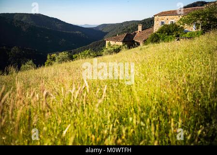 Frankreich, Ardèche, Beaumont, Hameau de la Roche, Beaume river valley Stockfoto