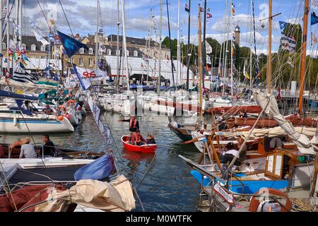 Frankreich, Morbihan, Festival Interceltique Lorient, Maritime, Parade der Route der Freundschaft, der bootscrews und Großsegler Stockfoto