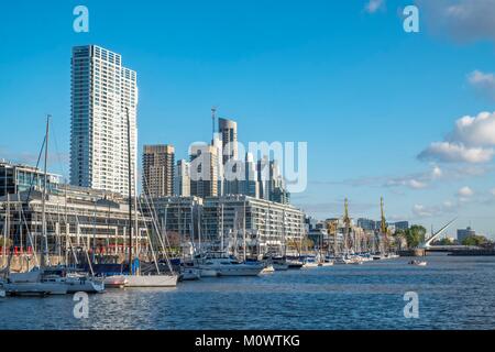 Argentinien, Provinz Buenos Aires, Buenos Aires, Puerto Madero, alten Hafengebiet umgewandelt in ein neues Wohn- und Geschäftshaus in der 2000 s Stockfoto