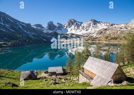 Frankreich, Alpes de Haute Provence, Nationalpark Mercantour, Haut Verdon, den See von Allos (2226 m), die Zuflucht der See von Allos, im Hintergrund der Tour du Lac Stockfoto