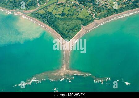 Costa Rica, Puntarenas Provinz, Marino Ballena Nationalpark, Playa Uvita (Luftbild) Stockfoto