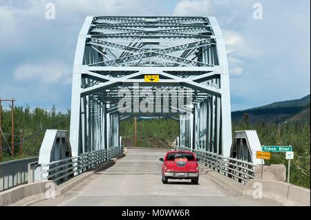 Kanada, Yukon Territory, Carmacks, Yukon River Bridge Stockfoto