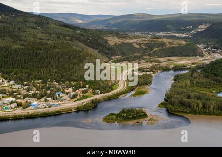 Kanada, Yukon Territory, Dawson City, Mündung des Klondike River in den Yukon River Stockfoto
