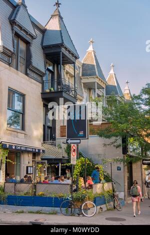 Kanada, in der Provinz Quebec, Montreal, Plateau-Mont-Royal Nachbarschaft, Les Folies Cafe - Lounge Restaurant und Sommerterrasse Stockfoto