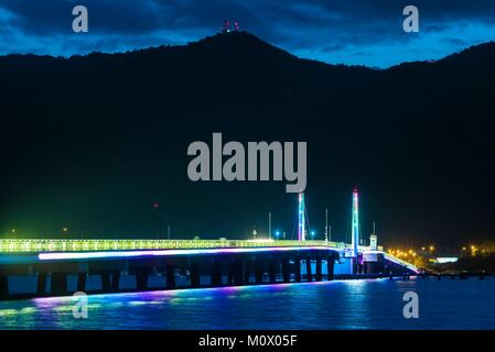 Niederlande, Sint Maarten, Simpson Bay, Simpson Bay Causeway Bridge, Dawn Stockfoto