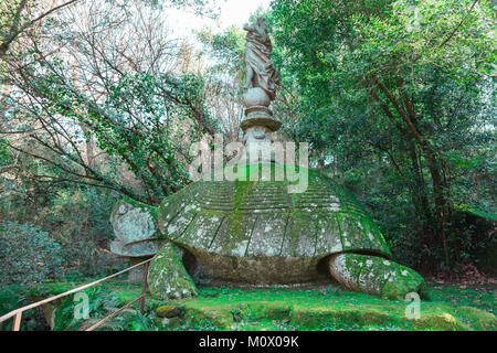 Beautifulls antike Skulpturen an der berühmten Giardino dei Mostri (Park Monster'), auch Sacro Bosco (Heiligen Hain) oder Giardini di Bomarzo (Gard bezeichnet Stockfoto