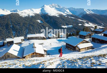 Schweiz, Graubünden, Davos, Skitouren auf den ersten Schnee der Saison am Schwarzhorn (2768 m) Stockfoto