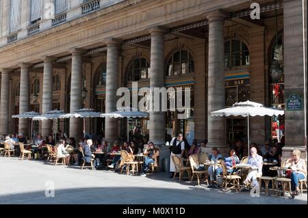 Frankreich, Paris, Palais Royal, Place Colette, Le Nemours Cafe Stockfoto