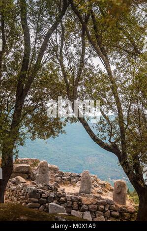 Frankreich, Corse du Sud, prähistorische Stätte von Filitosa, Menhire Statuen um das Oppidum Stockfoto