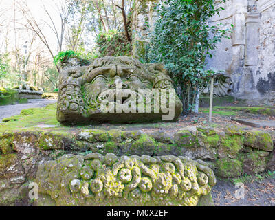 Beautifulls antike Skulpturen an der berühmten Giardino dei Mostri (Park Monster'), auch Sacro Bosco (Heiligen Hain) oder Giardini di Bomarzo (Gard bezeichnet Stockfoto