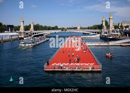 Frankreich, Paris, Bereich als Weltkulturerbe der UNESCO, Olympische Tage, Paris 2024 (23. und 24. Juni 2017), Floating Leichtathletikbahn Stockfoto