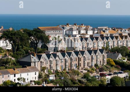 Vereinigtes Königreich, Cornwall, Saint Ives, Häuser mit dem Meer im Hintergrund Stockfoto