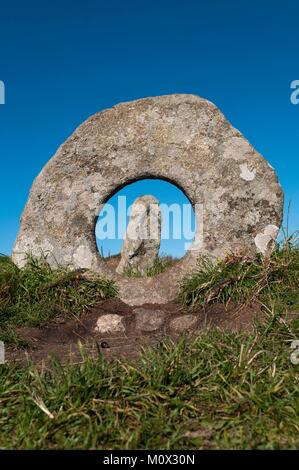 Vereinigtes Königreich, Cornwall, Men-An-Tol, späten Neolithikum und frühe Bronzezeit standing stones Stockfoto