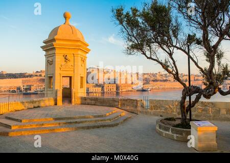 Malta, Valletta, als Weltkulturerbe von der UNESCO, Senglea, vom Gardjola Gärten und seinem Wachturm gesehen aufgeführt Stockfoto