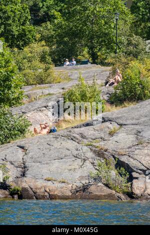 Schweden, Stockholm, Bräunung auf den Felsen Stockfoto