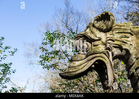 Beautifulls antike Skulpturen an der berühmten Giardino dei Mostri (Park Monster'), auch Sacro Bosco (Heiligen Hain) oder Giardini di Bomarzo (Gard bezeichnet Stockfoto