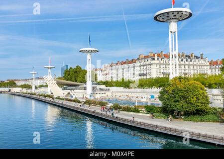 Frankreich, Rhone, Lyon, Quai Claude Bernard am Ufer der Rhone, die Rhone Schwimmbad im Jahre 1965 eingeweiht. Stockfoto