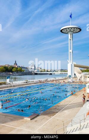 Frankreich, Rhone, Lyon, Quai Claude Bernard am Ufer der Rhone, die Rhone Schwimmbad im Jahre 1965 eingeweiht. Stockfoto